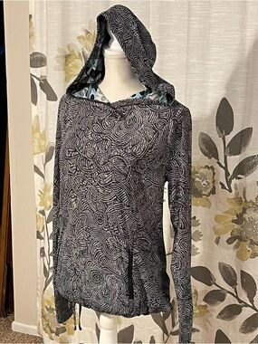 Black & White Swirl Hooded Pullover Rashguard